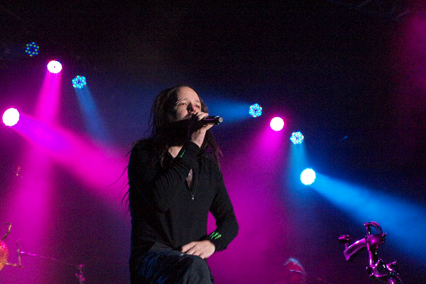 Korn vocalist Jonathan Davis performing live.