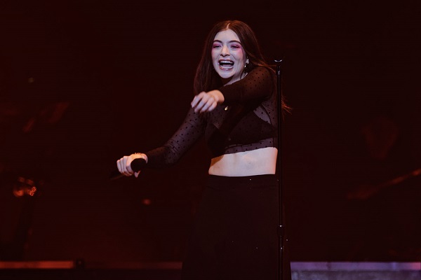 Lorde performing live.