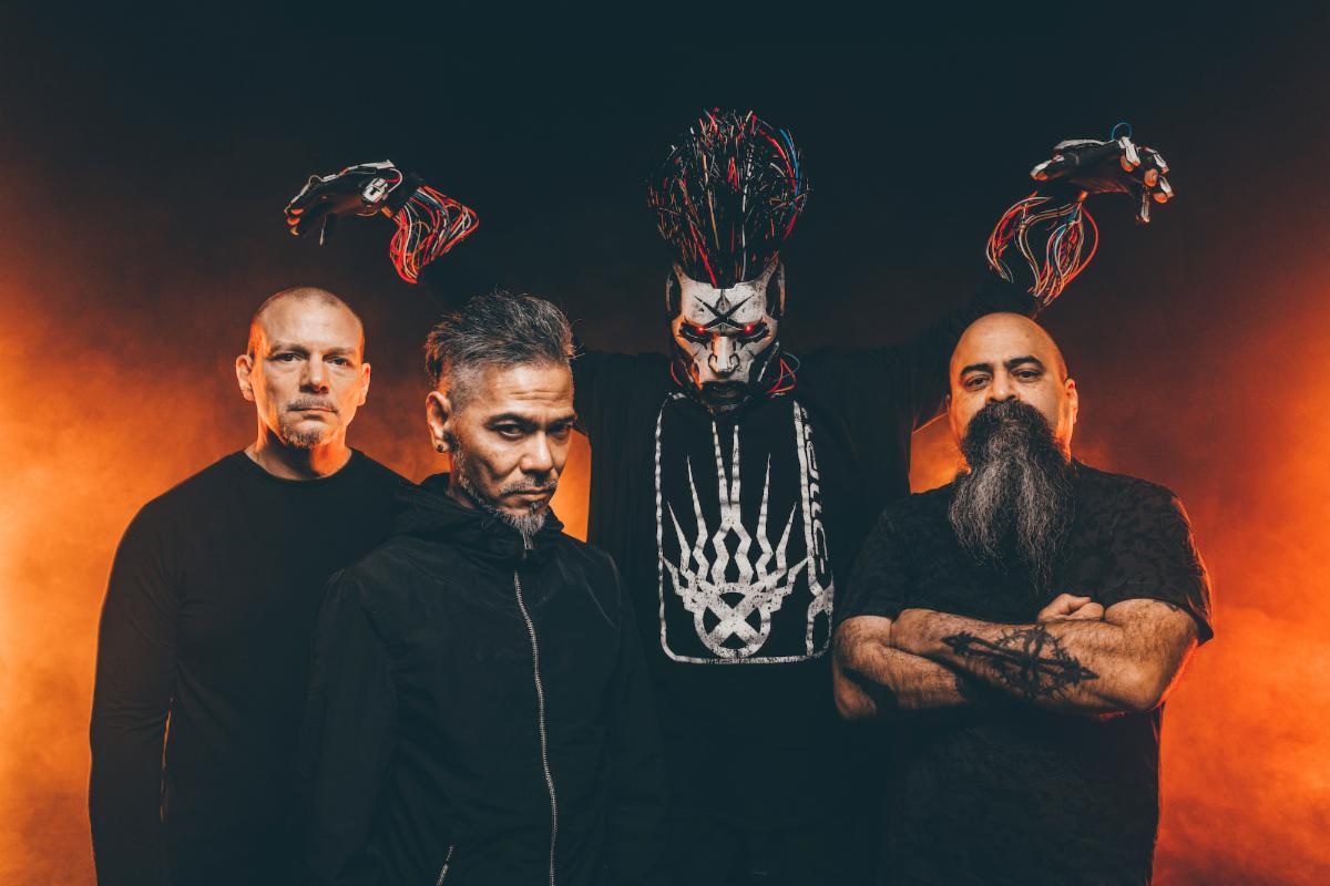 Image of industrial metal band Static-X.