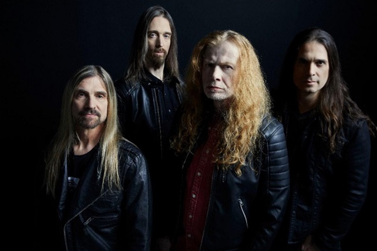 Metal band Megadeth posting in darkness.