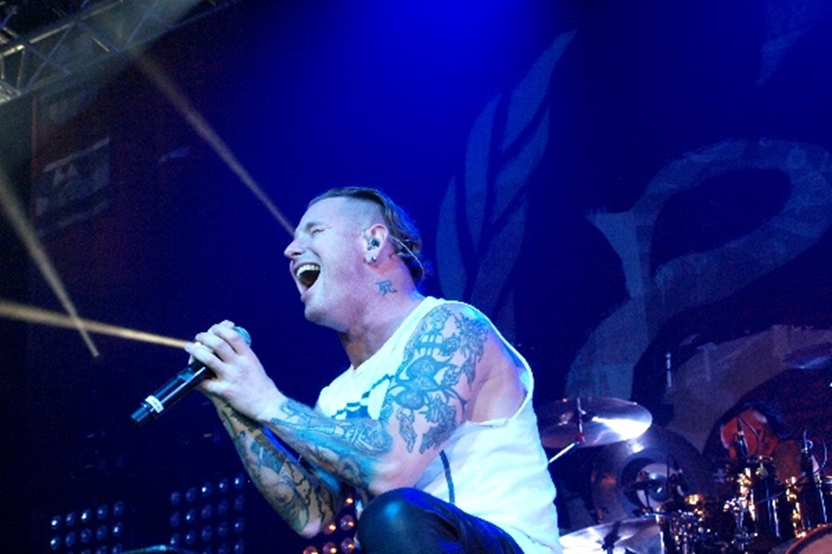 Original photo of Stone Sour frontman Corey Taylor performing live with blue lighting.