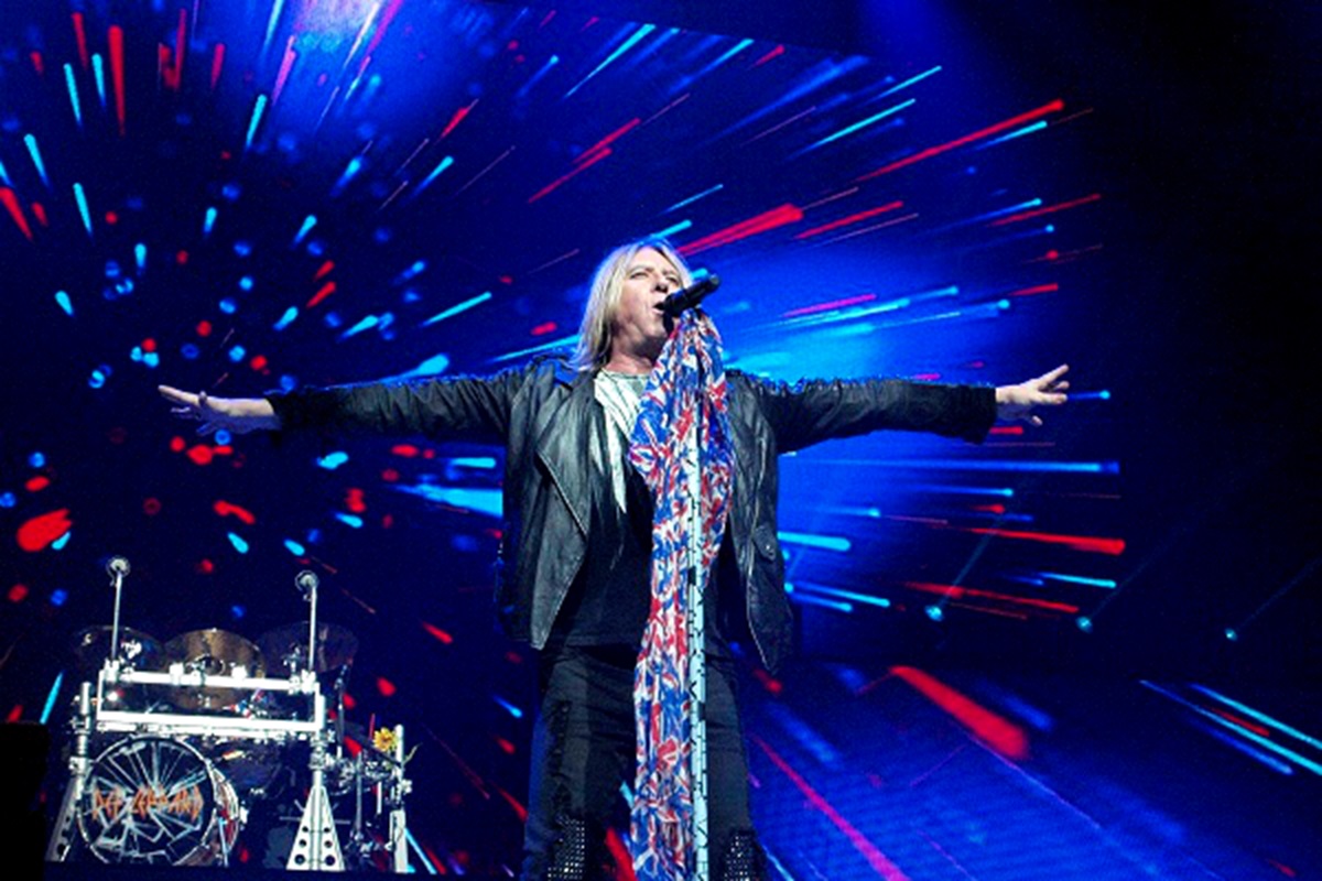 Joe Elliot of Def Leppard performing live.