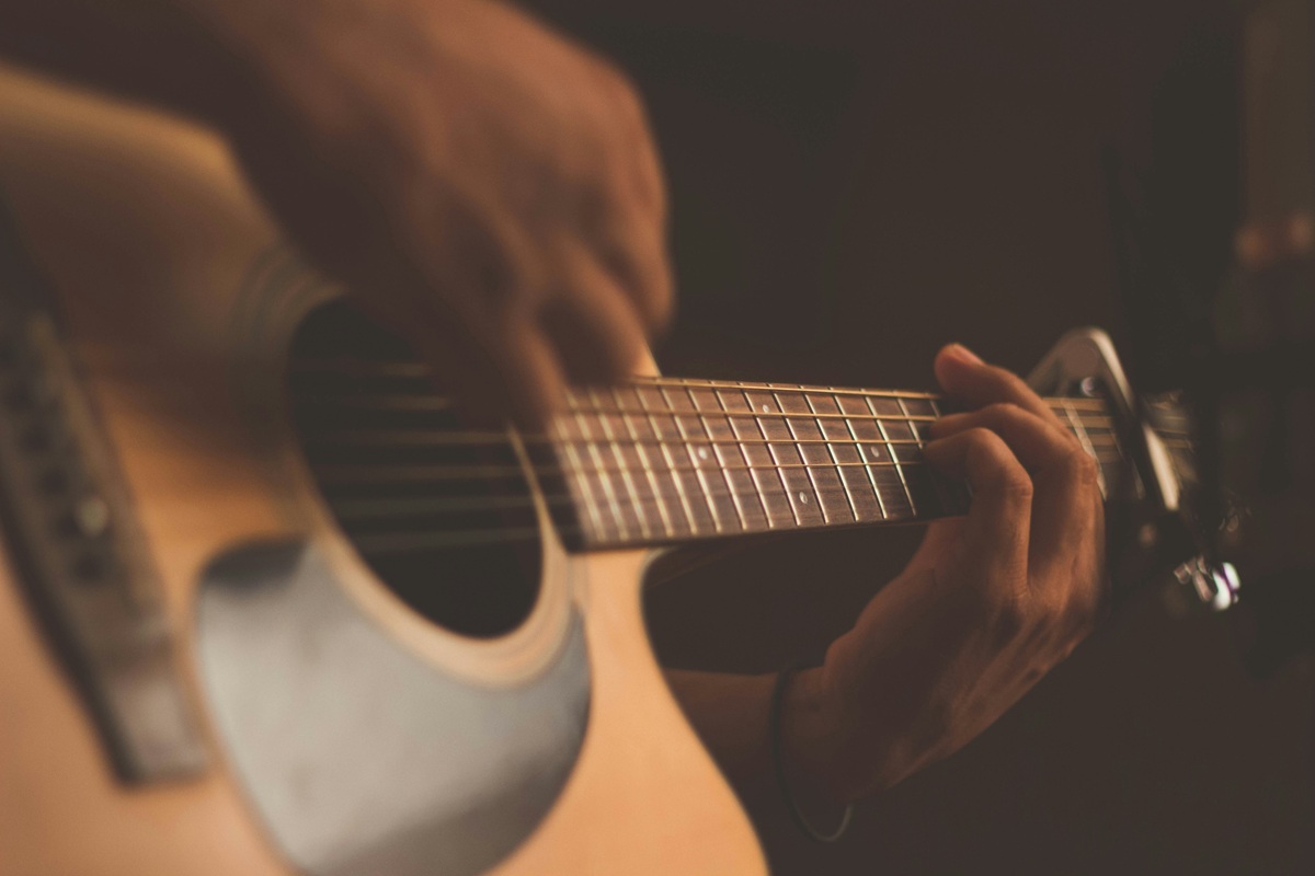 A guitar image. A legendary guitarist has passed away.