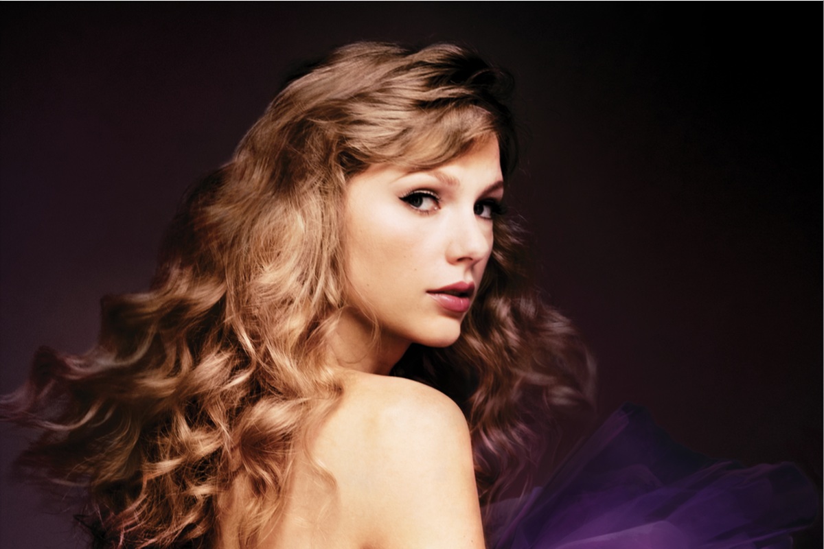 Tayor Swift posing with a profile view.